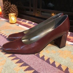 SOLD- VTG Margaret Jerrold Maroon Leather Pumps